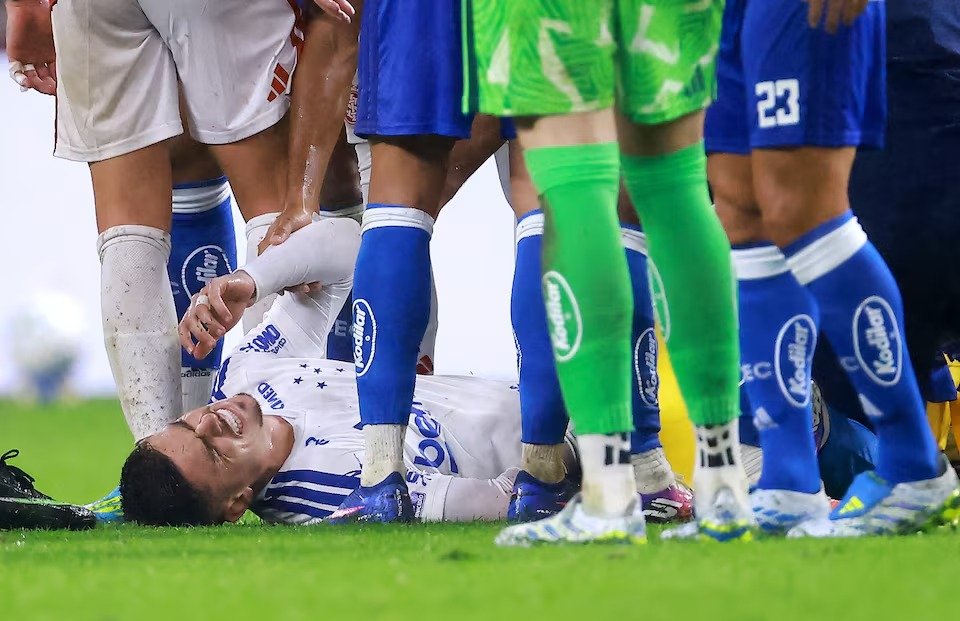 عقوبة غريبة تخطف الأنظار في الدوري البرازيلي 1 عقوبة غريبة تخطف الأنظار في الدوري البرازيلي