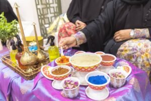 الحرف التراثية في «العين للرطب».. مهارات طوّعت مواد البيئة وصاغت تفاصيل الحياة 2 الحرف التراثية في «العين للرطب».. مهارات طوّعت مواد البيئة وصاغت تفاصيل الحياة