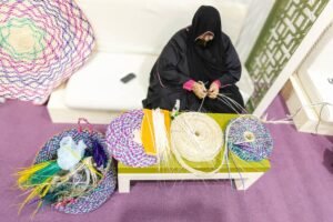 الحرف التراثية في «العين للرطب».. مهارات طوّعت مواد البيئة وصاغت تفاصيل الحياة 4 الحرف التراثية في «العين للرطب».. مهارات طوّعت مواد البيئة وصاغت تفاصيل الحياة