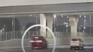 شرطة دبي تضبط سائقا تعمد إزالة لوحات مركبته وقيادتها بتهور 3 شرطة دبي تضبط سائقا تعمد إزالة لوحات مركبته وقيادتها بتهور