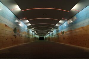 بلدية مدينة أبوظبي تواصل تطوير شبكة إنارة الطرق في جزيرة أبوظبي والبر الرئيسي بنظام LED لتعزيز معايير السلامة والراحة للمستخدمين