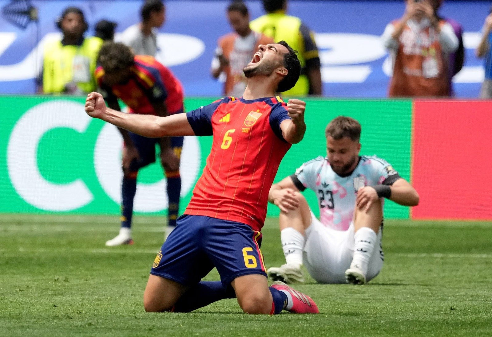 لدغة قاتلة تقود إسبانيا لنصف نهائي كأس العالم 1 إسبانيا