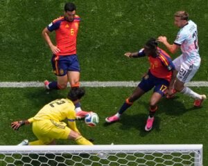 لدغة قاتلة تقود إسبانيا لنصف نهائي كأس العالم 2 لدغة قاتلة تقود إسبانيا لنصف نهائي كأس العالم