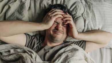 متعب لكن عقلك مستيقظ عند النوم؟.. حيل مثبتة لتهدئة الدماغ 3 النوم
