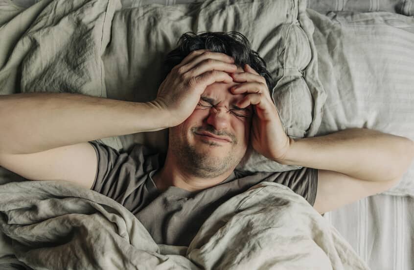 متعب لكن عقلك مستيقظ عند النوم؟.. حيل مثبتة لتهدئة الدماغ 1 النوم