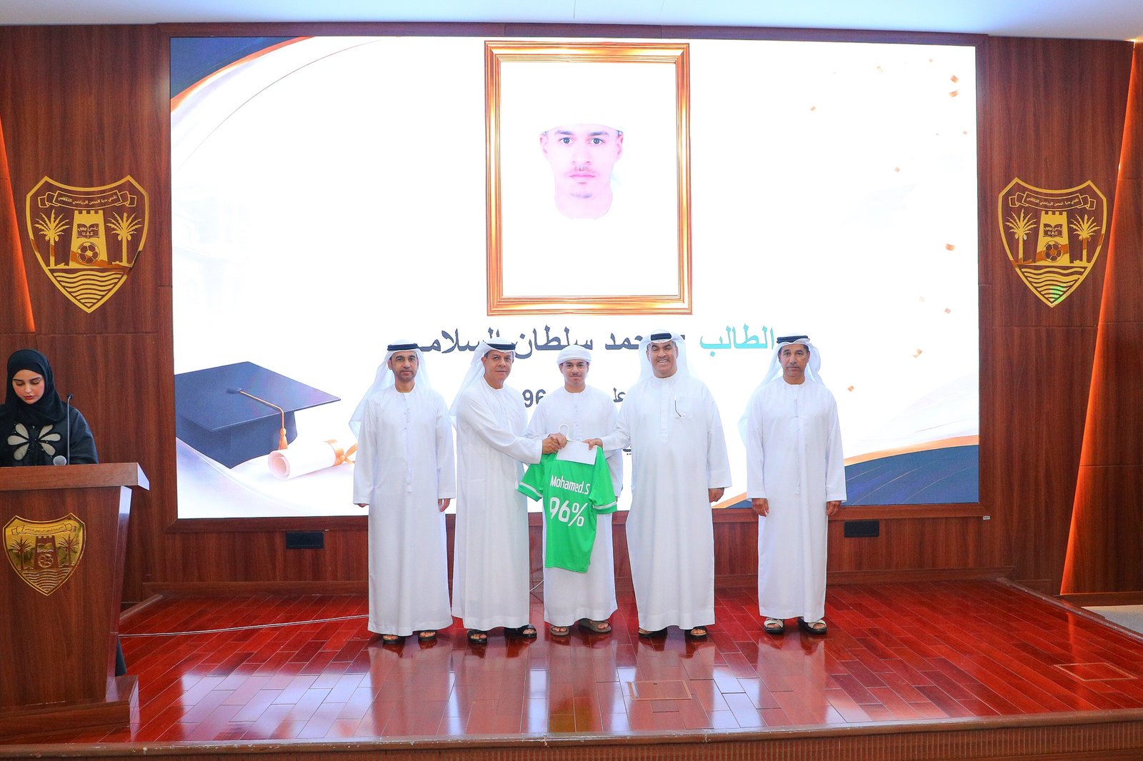 نادي دبا الحصن يكرّم أوائل الثانوية العامة والمتميزين من خريجي الجامعات 1 دبا الحصن