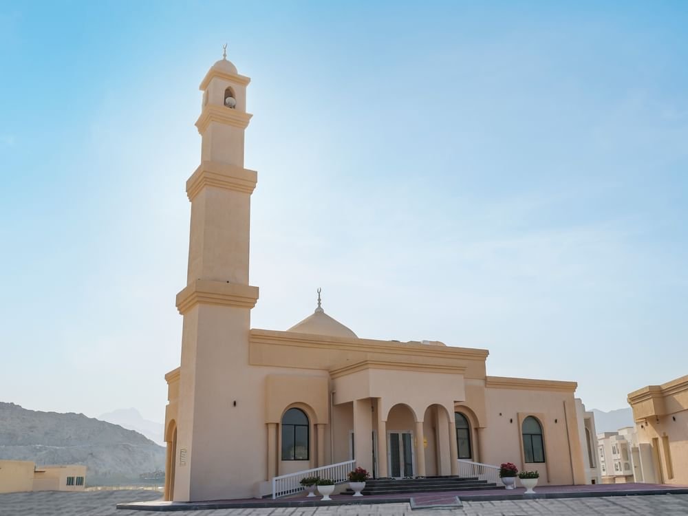 "إسلامية الشارقة" تفتتح مسجد الصحابي منصور بن عمير بضاحية العوين بخورفكان 1 "إسلامية الشارقة" تفتتح مسجد الصحابي منصور بن عمير بضاحية العوين بخورفكان