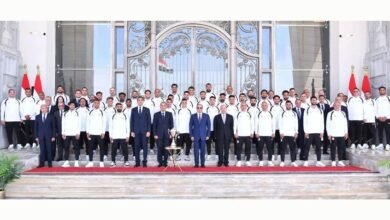 السيسي يُكرم نجوم الفراعنة.. ويطالب باكتشاف المواهب
