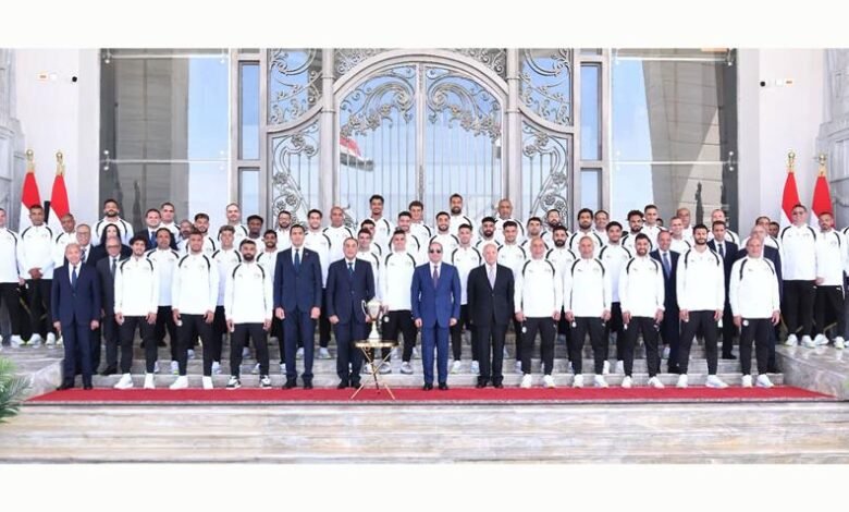 السيسي يُكرم نجوم الفراعنة.. ويطالب باكتشاف المواهب 5 السيسي يُكرم نجوم الفراعنة.. ويطالب باكتشاف المواهب