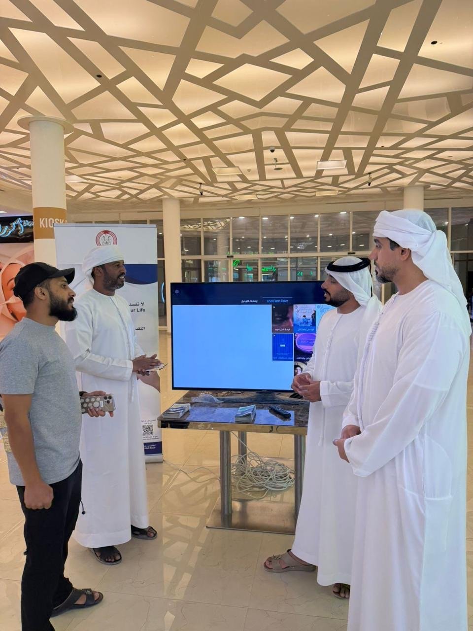 شرطة أبوظبي تنظم مبادرات توعوية في "الظفرة" ضمن اليوم العالمي لمكافحة المخدرات 1 شرطة أبوظبي
