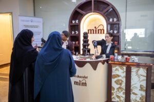 بلدية الحمرية تحتفي بـ”اليوم العالمي للشوكولاتة” لتعزيز جودة الحياة والبيئة المؤسسية الإيجابية 3 بلدية الحمرية تحتفي بـ”اليوم العالمي للشوكولاتة” لتعزيز جودة الحياة والبيئة المؤسسية الإيجابية