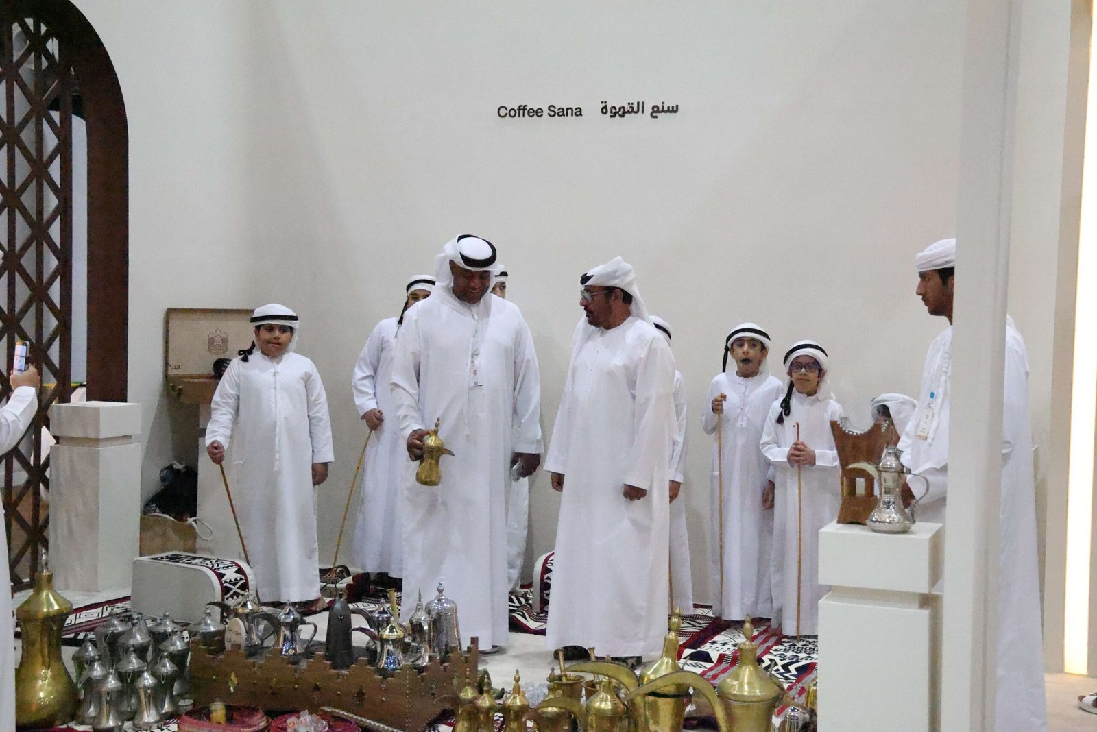 سنع القهوة والمجالس في «العين للرطب».. المحافظة على تقاليد إكرام الضيف 1 العين للرطب