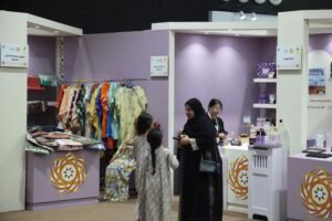 السوق التراثي في «العين للرطب» يعيد تقديم منتجات البيئة المحلية