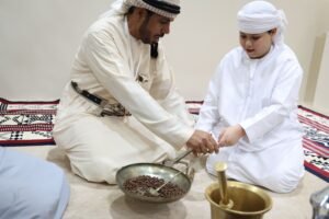 سنع القهوة والمجالس في «العين للرطب».. المحافظة على تقاليد إكرام الضيف 3 سنع القهوة والمجالس في «العين للرطب».. المحافظة على تقاليد إكرام الضيف