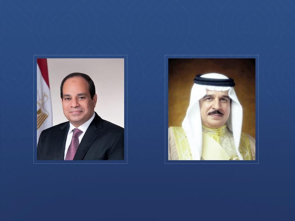 ملك البحرين والرئيس المصري يؤكدان ضرورة وقف الهجمات الإيرانية وتهديدات الملاحة البحرية 1 ملك البحرين والرئيس المصري يؤكدان ضرورة وقف الهجمات الإيرانية وتهديدات الملاحة البحرية