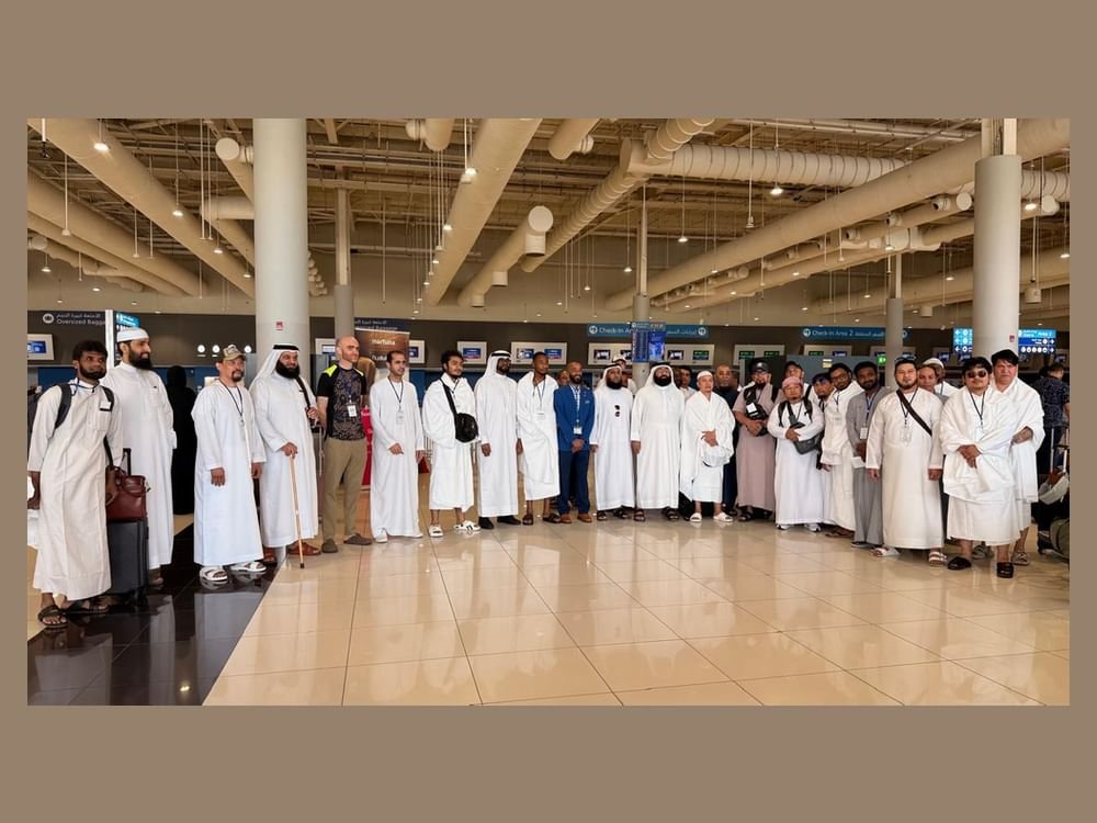 "دبي الخيرية" تنظم رحلة عمرة لـ25 من المسلمين الجدد 1 "دبي الخيرية" تنظم رحلة عمرة لـ25 من المسلمين الجدد