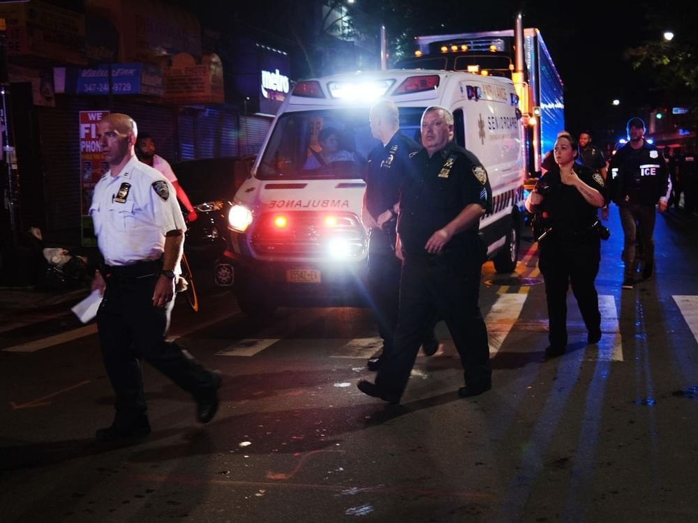 إصابة 8 أشخاص في حادث إطلاق نار بنيويورك 1 إصابة 8 أشخاص في حادث إطلاق نار بنيويورك
