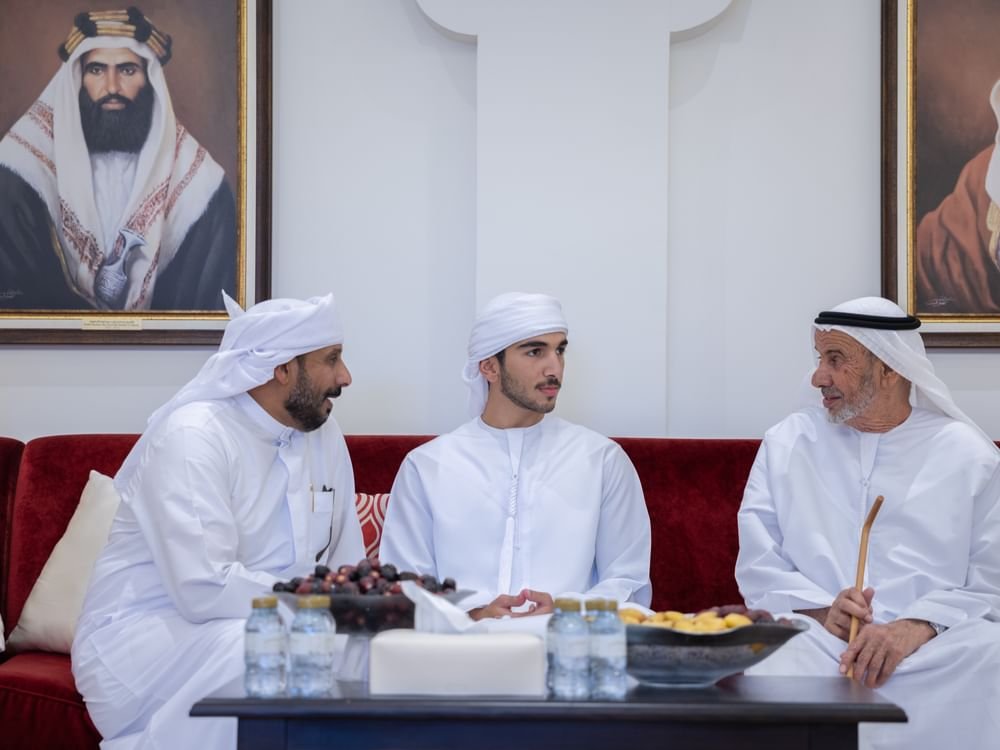 محمد بن راشد بن محمد بن راشد يقدم واجب العزاء في وفاة الطفل حمدان راشد مغير العميمي 1 محمد بن راشد بن محمد بن راشد يقدم واجب العزاء في وفاة الطفل حمدان راشد مغير العميمي