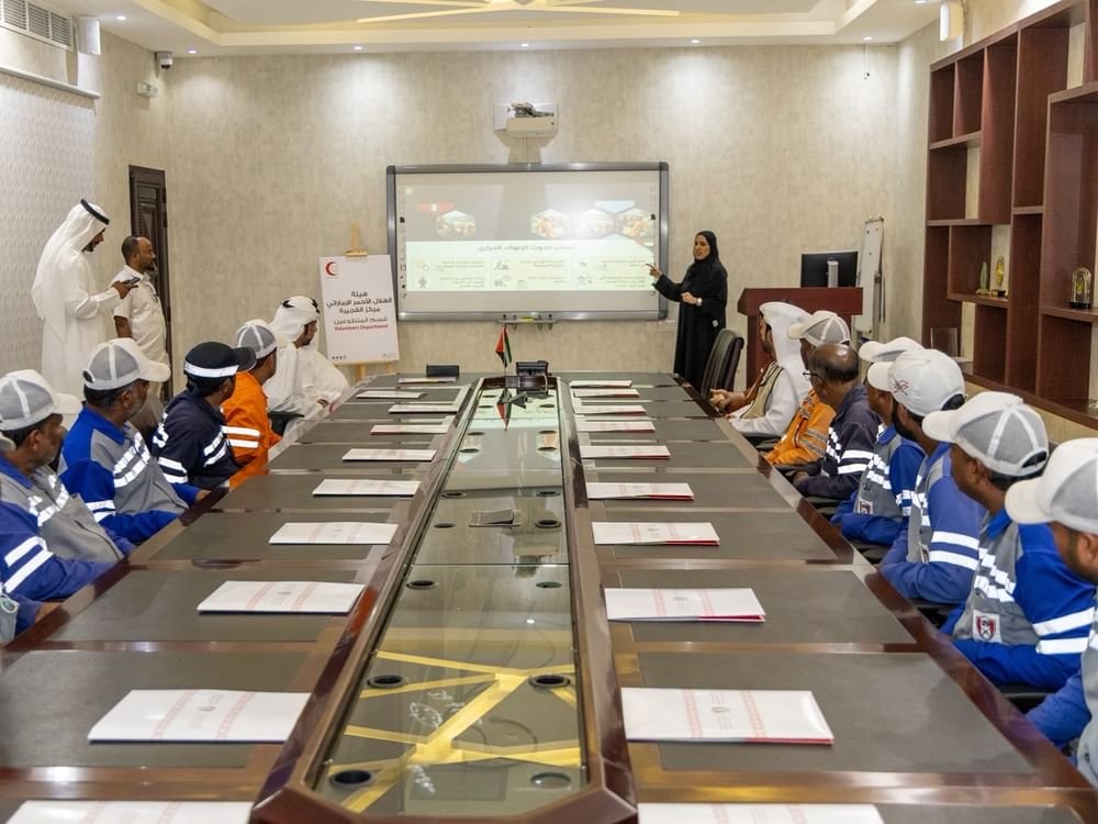 بلدية دبا و"الهلال" يطلقان مبادرة “نبع الخير” لتعزيز صحة العمال خلال الصيف 1 بلدية دبا و"الهلال" يطلقان مبادرة “نبع الخير” لتعزيز صحة العمال خلال الصيف