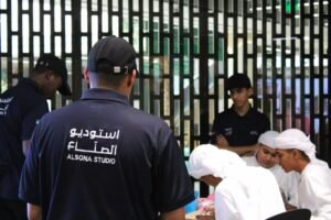 «استديو الصنّاع» يستضيف المشاركين في برنامج «المتحري الواعد» ضمن ورش فنية تفاعلية 3 «استديو الصنّاع» يستضيف المشاركين في برنامج «المتحري الواعد» ضمن ورش فنية تفاعلية