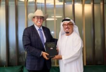الفريق ضاحي خلفان يتسلم كتاب يستعرض ثبات وجاهزية الدولة خلال مواجهة الأزمات 17 الفريق ضاحي خلفان
