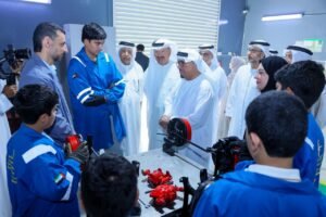 «ضاحي خلفان» يطّلع على سير الدورات الصيفية بجمعية توعية ورعاية الأحداث 4 «ضاحي خلفان» يطّلع على سير الدورات الصيفية بجمعية توعية ورعاية الأحداث