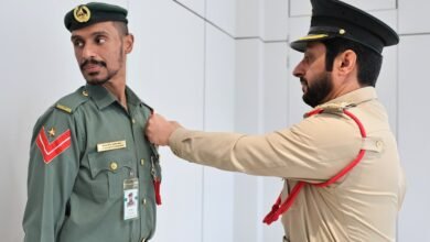 شرطة دبي تُقلّد شرطيين بشارة التقدير لتميزهما في فعاليات «الروح الإيجابية» 2 شرطة دبي