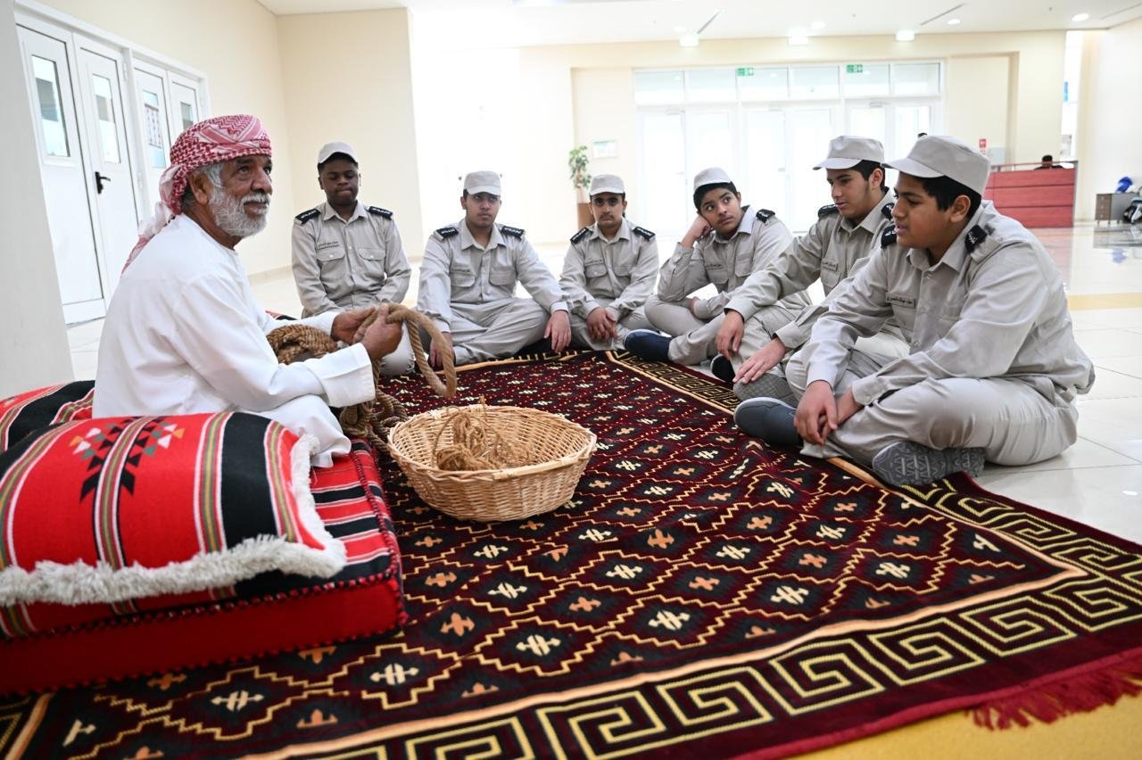 شرطة أبوظبي تعزز الهوية الوطنية لدى «أبطال شرطة الغد» بمشاركة مجلس حكماء مدينة زايد 1 شرطة أبوظبي