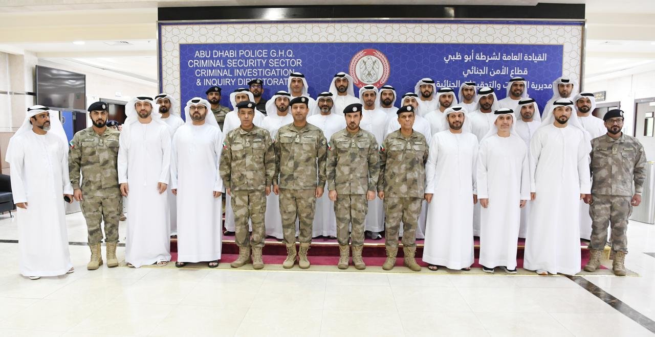 قائد عام شرطة أبوظبي يطّلع على جاهزية منظومة العمل في مديرية التحريات والتحقيقات الجنائية 1 قائد عام شرطة أبوظبي