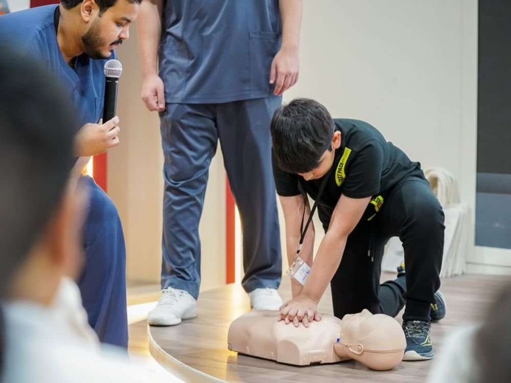 "شخبوط الطبية" تحول التوعية الصحية لمهارات عملية في مهرجان الشيخ زايد الصيفي 1 "شخبوط الطبية" تحول التوعية الصحية لمهارات عملية في مهرجان الشيخ زايد الصيفي