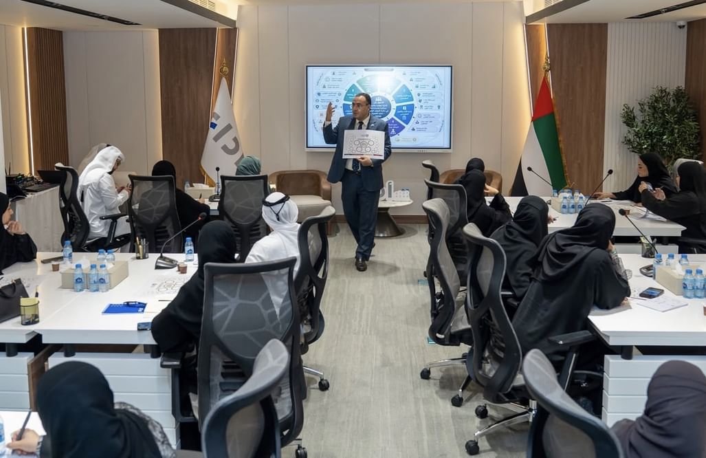 "الموارد البشرية" بالفجيرة تعزز جاهزية الكفاءات الحكومية بأدوات استشراف المستقبل 1 الموارد البشرية