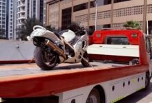 شرطة دبي تضبط سائق دراجة نارية يقود بسرعة جنونية