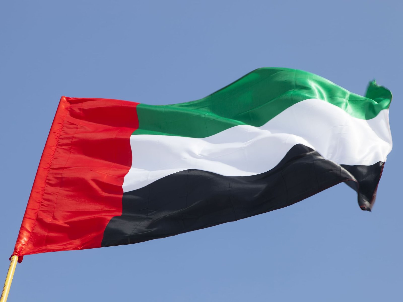 الإمارات تُدين بأشد العبارات استهداف ناقلة تابعة لأدنوك أثناء عبورها مضيق هرمز 1 الإمارات