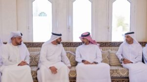 عمار بن حميد يقدم واجب العزاء في وفاة حمد العرياني وموزة حمد العرياني