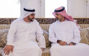 عمار بن حميد يقدم واجب العزاء في وفاة حمد العرياني وموزة حمد العرياني
