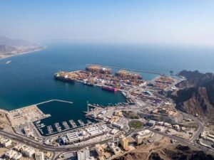 ميناء خورفكان يستعد لاستقبال أكبر شحنة سيارات صينية عبر خط بحري يختصر زمن الشحن للشرق الأوسط 2 ميناء خورفكان يستعد لاستقبال أكبر شحنة سيارات صينية عبر خط بحري يختصر زمن الشحن للشرق الأوسط