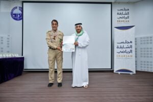 سالم بن هويدن يتقلد المنديل الكشفي ودرع مفوضية كشافة الشارقة 2 سالم بن هويدن يتقلد المنديل الكشفي ودرع مفوضية كشافة الشارقة