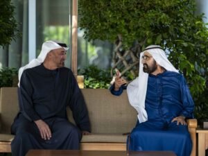 رئيس الدولة ومحمد بن راشد يبحثان شؤون الوطن خلال لقائهما في استراحة المرموم في دبي 5 رئيس الدولة ومحمد بن راشد يبحثان شؤون الوطن خلال لقائهما في استراحة المرموم في دبي