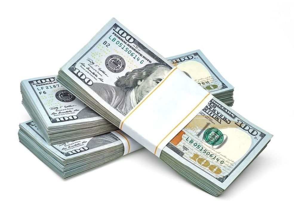 الدولار قرب أدنى مستوياته في 3 أشهر واليورو عند أعلى مستوى منذ مايو 1 الدولار