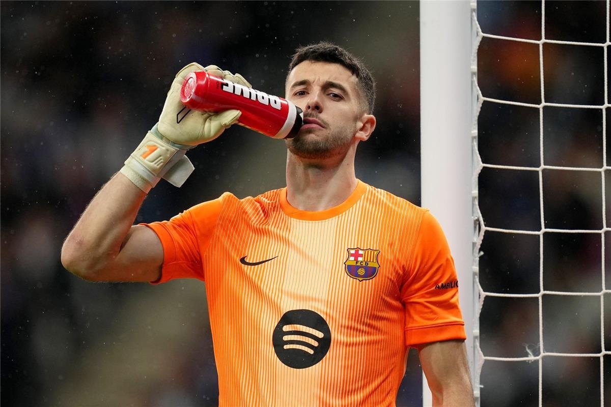 حارس برشلونة: لا أفكر في تكرار تصرف نجم ريال مدريد 1 حارس برشلونة: لا أفكر في تكرار تصرف نجم ريال مدريد