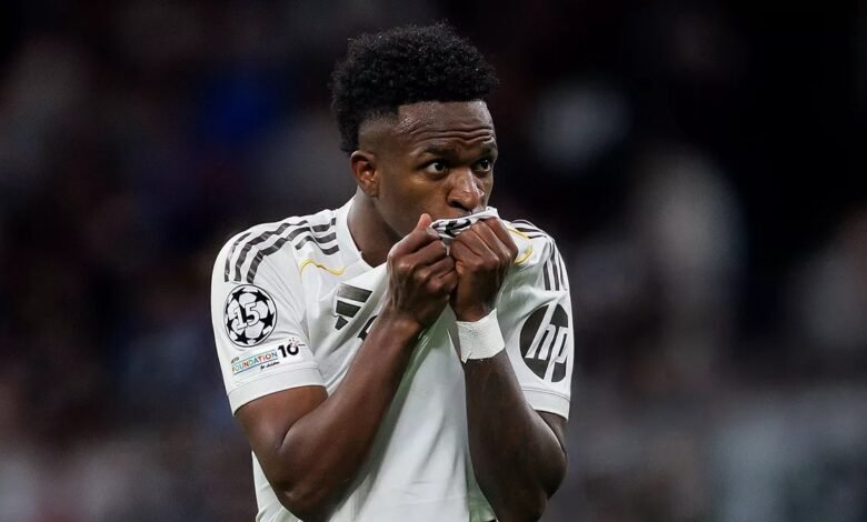 فينيسيوس جونيور يحتفل بتجديد عقده مع ريال مدريد 2 فينيسيوس جونيور يحتفل بتجديد عقده مع ريال مدريد
