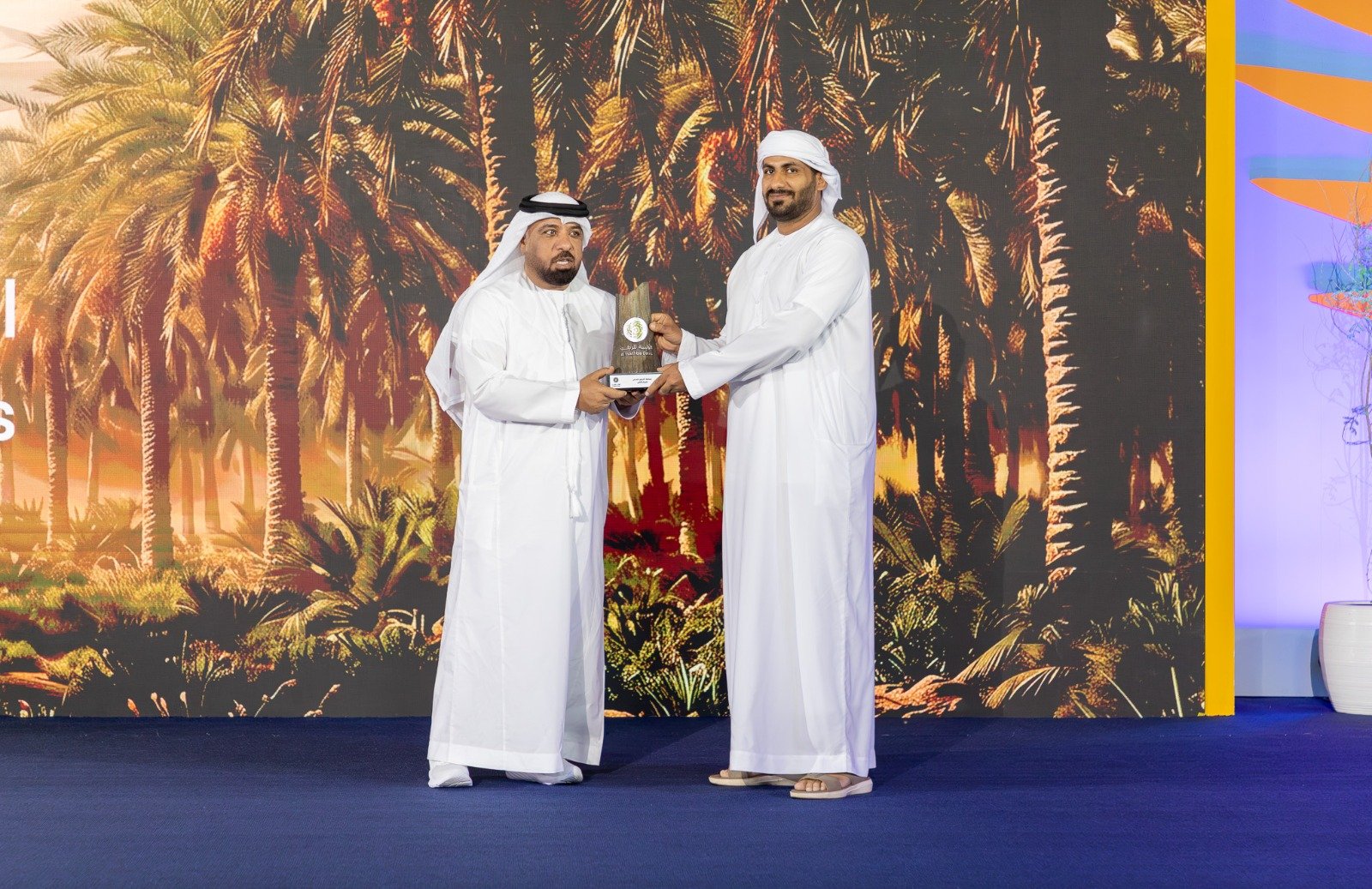 تتويج الفائزين بمسابقات بومعان والليمون في «الوثبة للرطب» 1 تتويج الفائزين بمسابقات بومعان والليمون في «الوثبة للرطب»