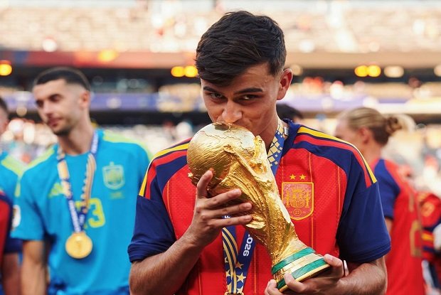 نجم إسبانيا ينفذ وعده المثير بعد كأس العالم 1 نجم إسبانيا ينفذ وعده المثير بعد كأس العالم