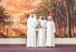 «العين للرطب» يتوج الفائزين بـ «نخبة توام» و«إبداع من جذع النخلة» 5 «العين للرطب» يتوج الفائزين بـ «نخبة توام» و«إبداع من جذع النخلة»