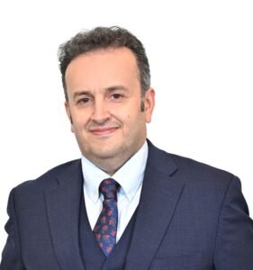 «شخبوط الطبية» تعزز ريادتها في الجراحة الروبوتية بعلاج حالة وعائية نادرة