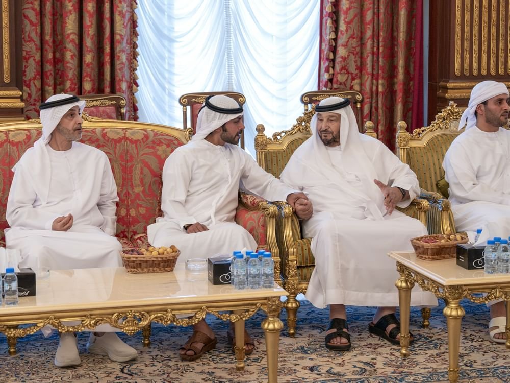 خليفة بن طحنون بن محمد يُقدِّم واجب العزاء في وفاة عائشة راشد الظاهري 1 خليفة بن طحنون بن محمد يُقدِّم واجب العزاء في وفاة عائشة راشد الظاهري