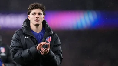 ألفاريز يتمسك بحلم اللعب في برشلونة