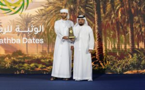 «الوثبة للرطب» يستقبل 300 كيلوجرام من الرطب في يومه الأول ويتوّج الفائزين بـ«أكبر عذج» 4 «الوثبة للرطب» يستقبل 300 كيلوجرام من الرطب في يومه الأول ويتوّج الفائزين بـ«أكبر عذج»