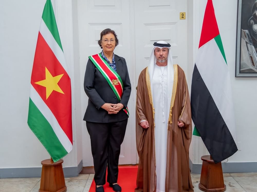 سفير الإمارات يقدم أوراق اعتماده إلى رئيسة جمهورية سورينام 1 سفير الإمارات يقدم أوراق اعتماده إلى رئيسة جمهورية سورينام