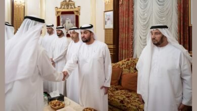 حمدان بن زايد يقدم واجب العزاء في وفاة حرم محمد بن بطي آل حامد